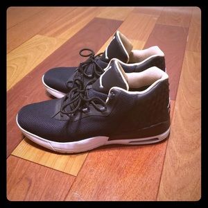 Jordans men size 11.5. Excellent condition.